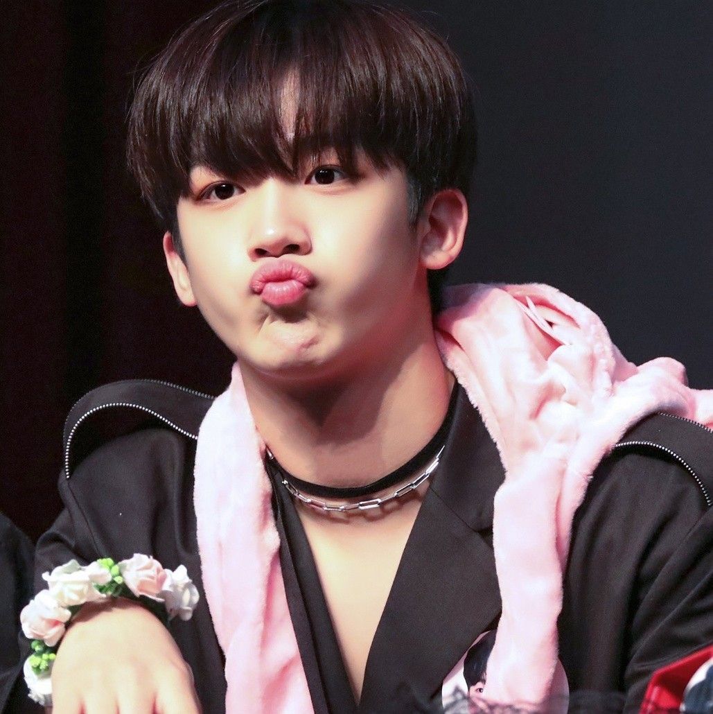 A moment captured by Kim Yohan (WEi)'s fan