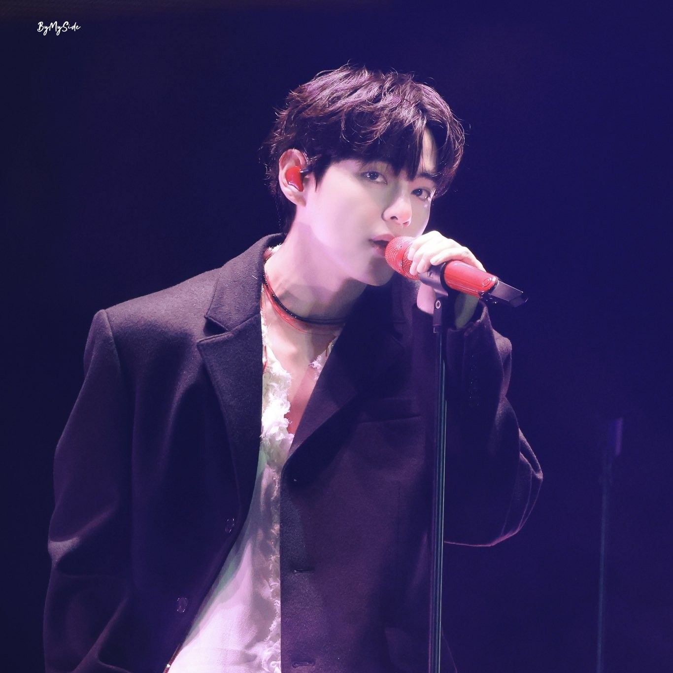 Behind-the-scenes cut of V (BTS)