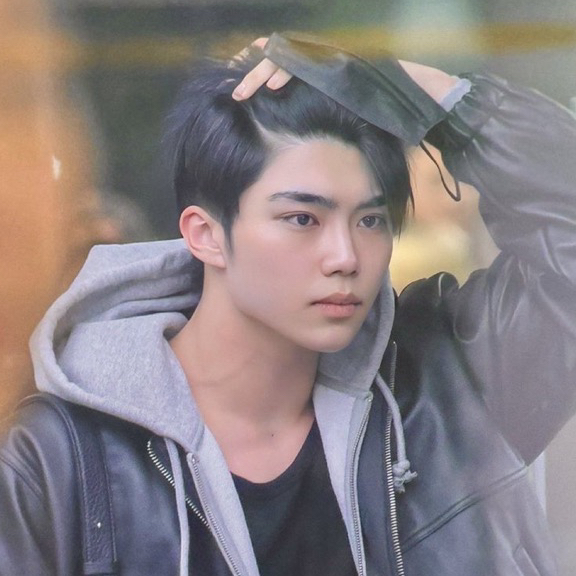 A moment captured by Park Gunwook (ZEROBASEONE)'s fan