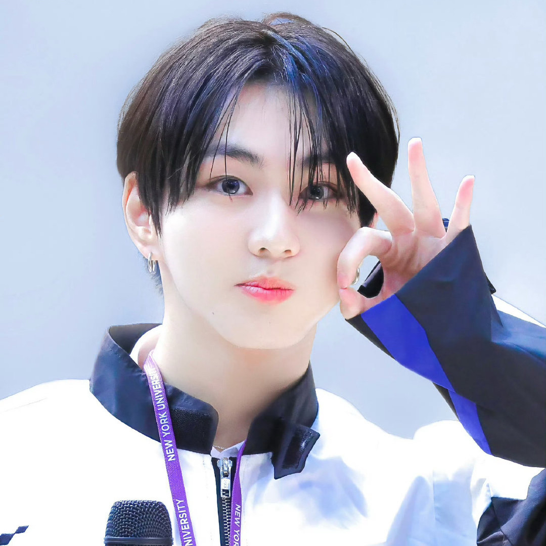 Latest photo of Jungwon (ENHYPEN)