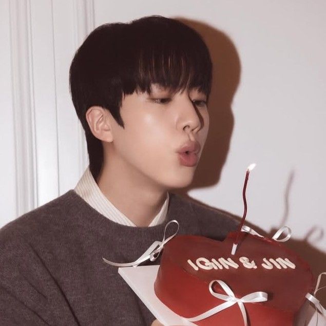 Behind-the-scenes cut of Jin (BTS)