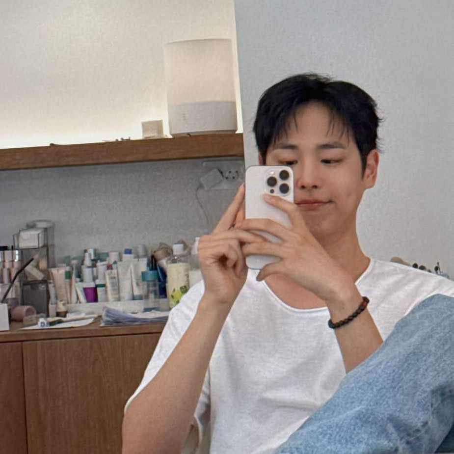 Latest photo of Choi Byungchan
