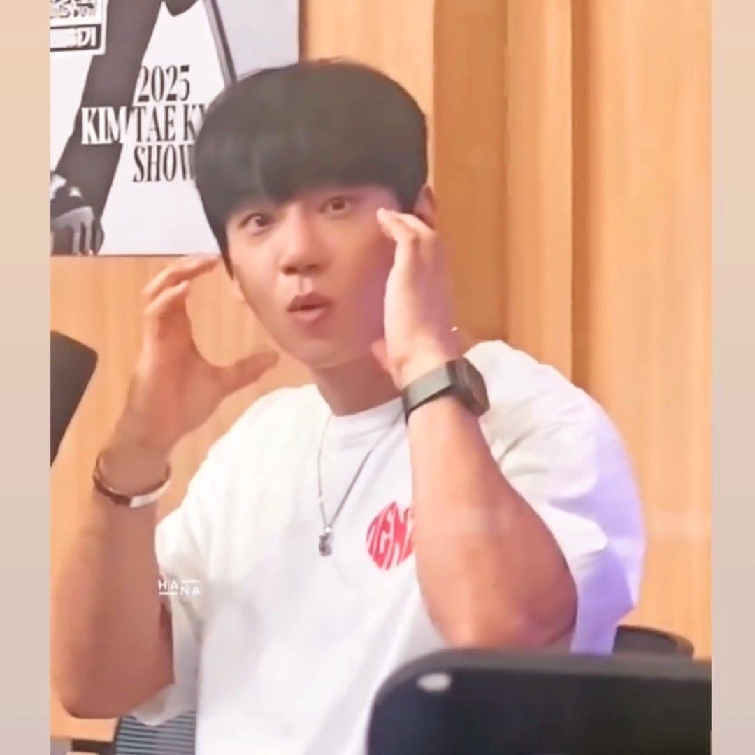 A moment captured by Hwang Chiyeol's fan