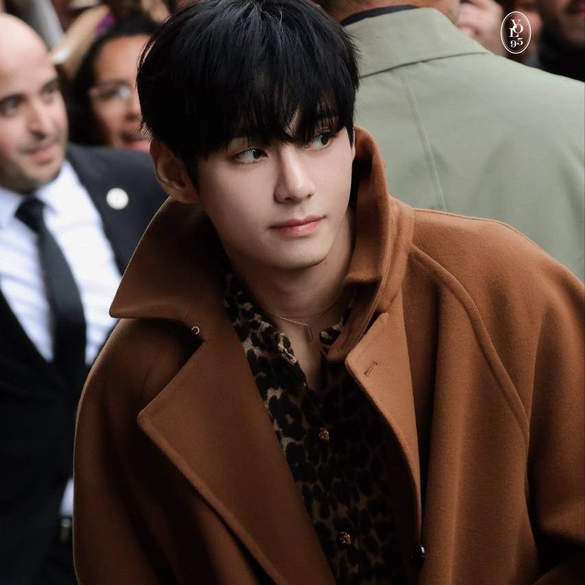 뷔 (방탄소년단) 최근 활동샷