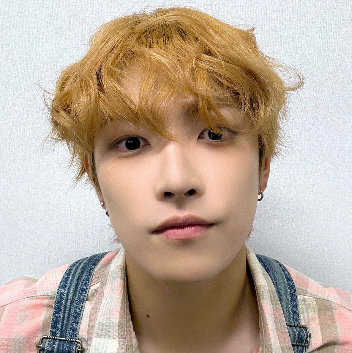 弘中 (ATEEZ)的最新活动照片