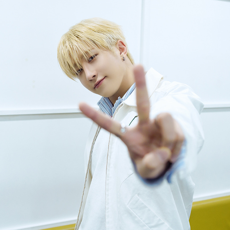 Latest photo of Jinjin (ASTRO)