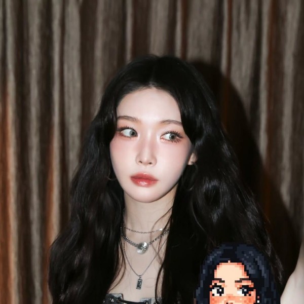 Signature photo of Chungha capturing their charm