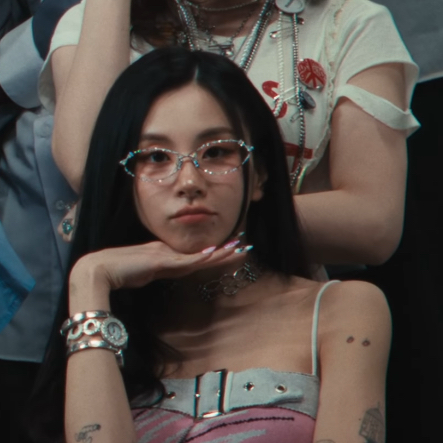 Behind-the-scenes cut of Chaeyoung (TWICE)