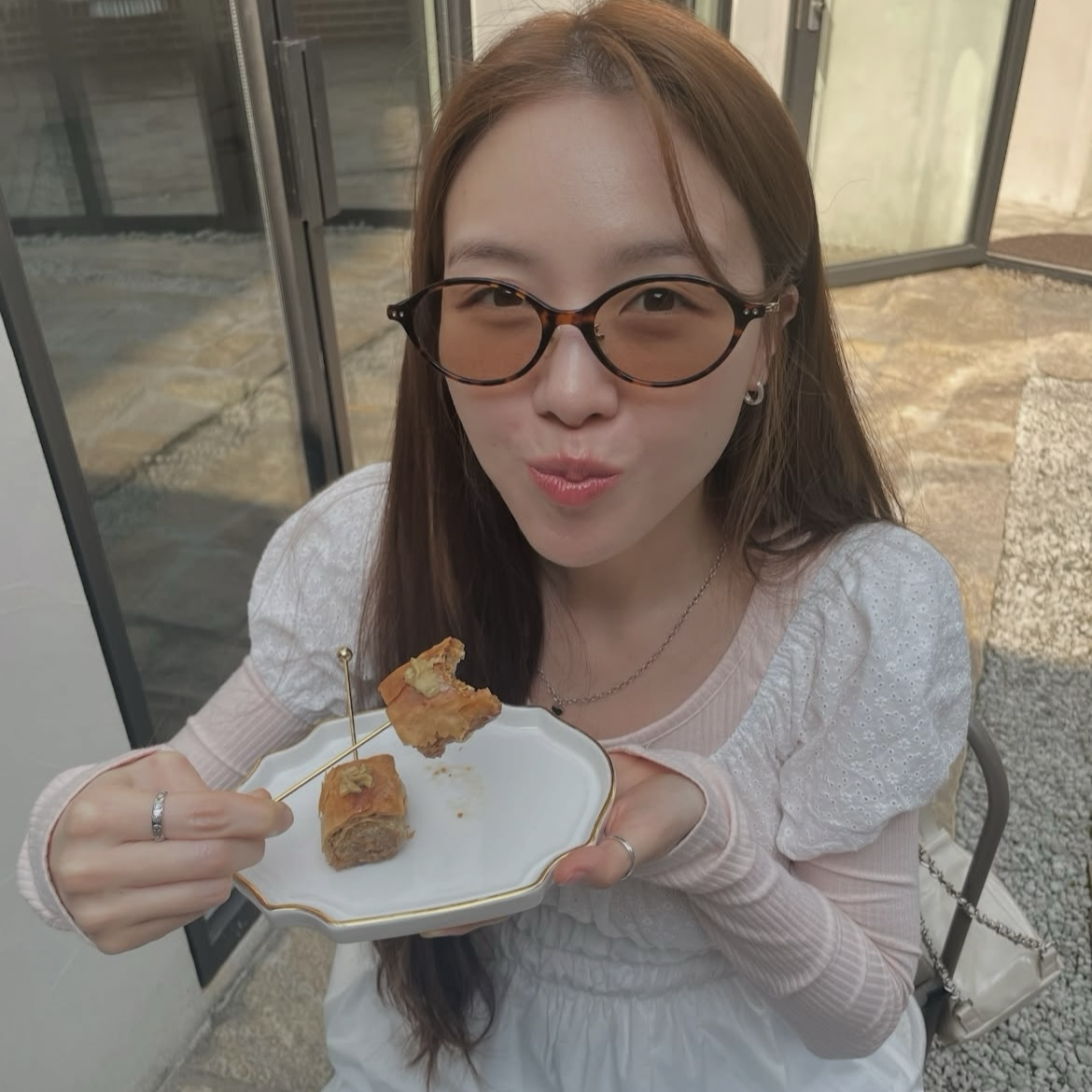 Behind-the-scenes cut of Minah (Girl's Day)