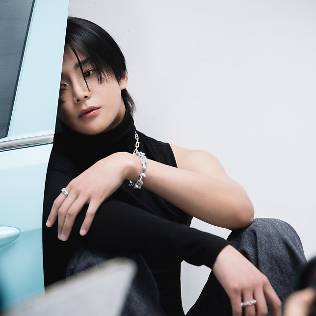 로운의 최신 사진