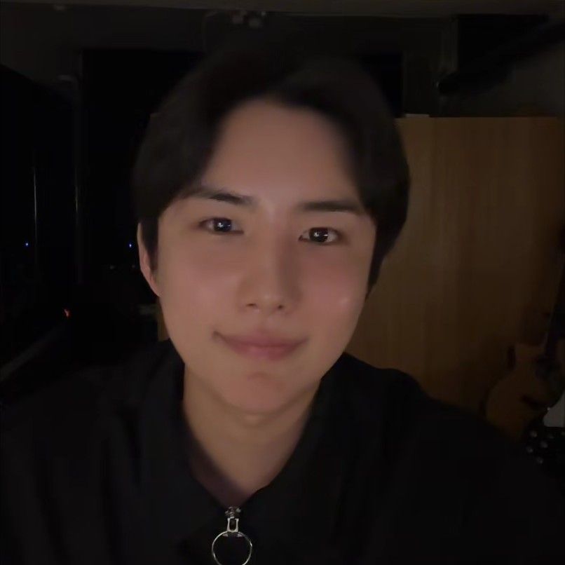 A moment captured by Wow (A.C.E)'s fan