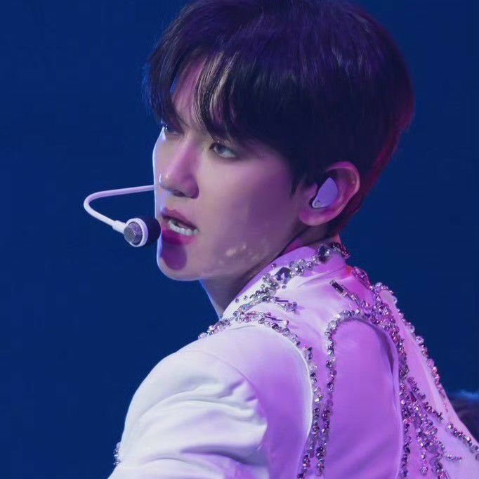 Foto aktivitas terbaru Baekhyun (EXO)