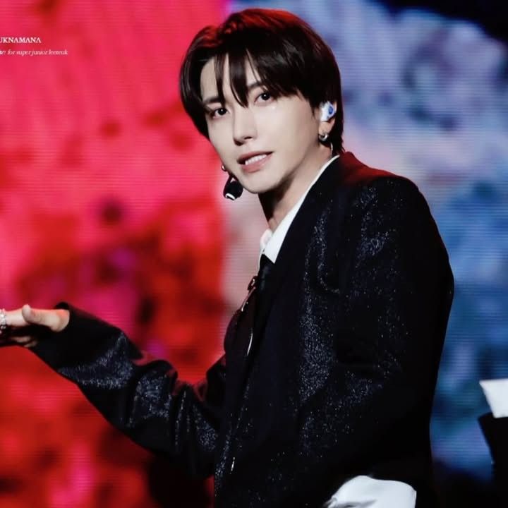 A moment captured by Leeteuk (Super Junior)'s fan