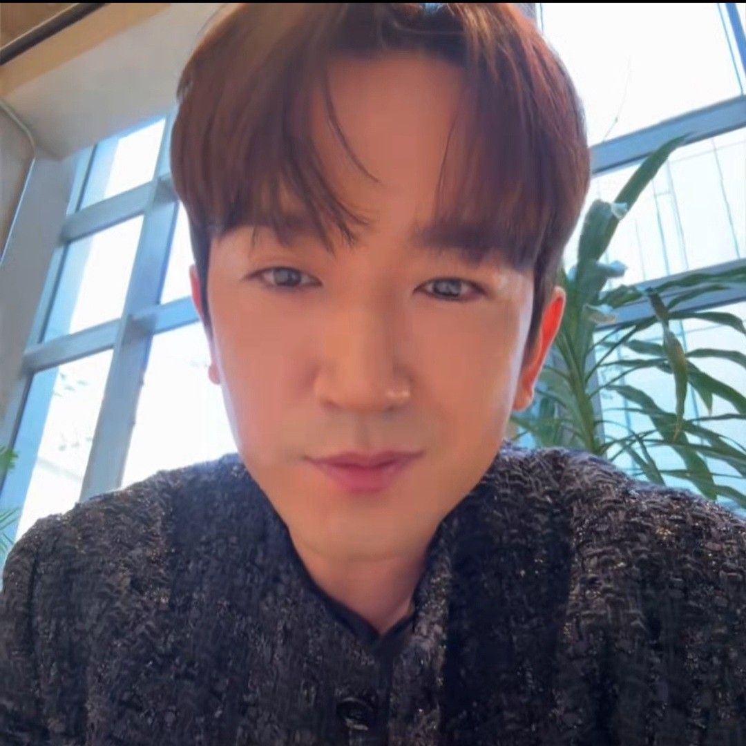 Behind-the-scenes cut of Lee Minwoo (SHINHWA)