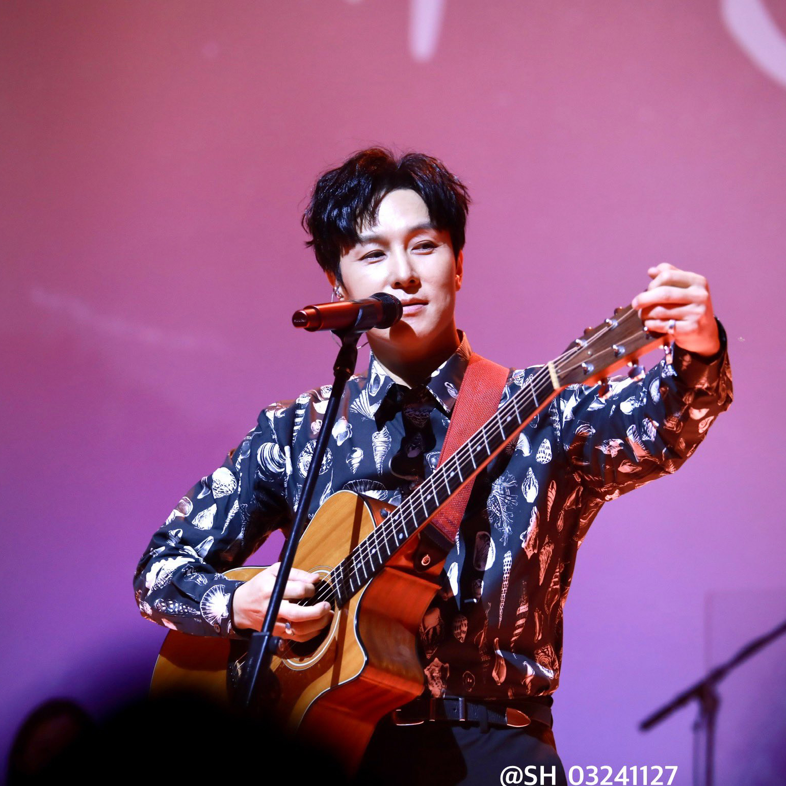 A moment captured by Kim Dongwan (SHINHWA)'s fan