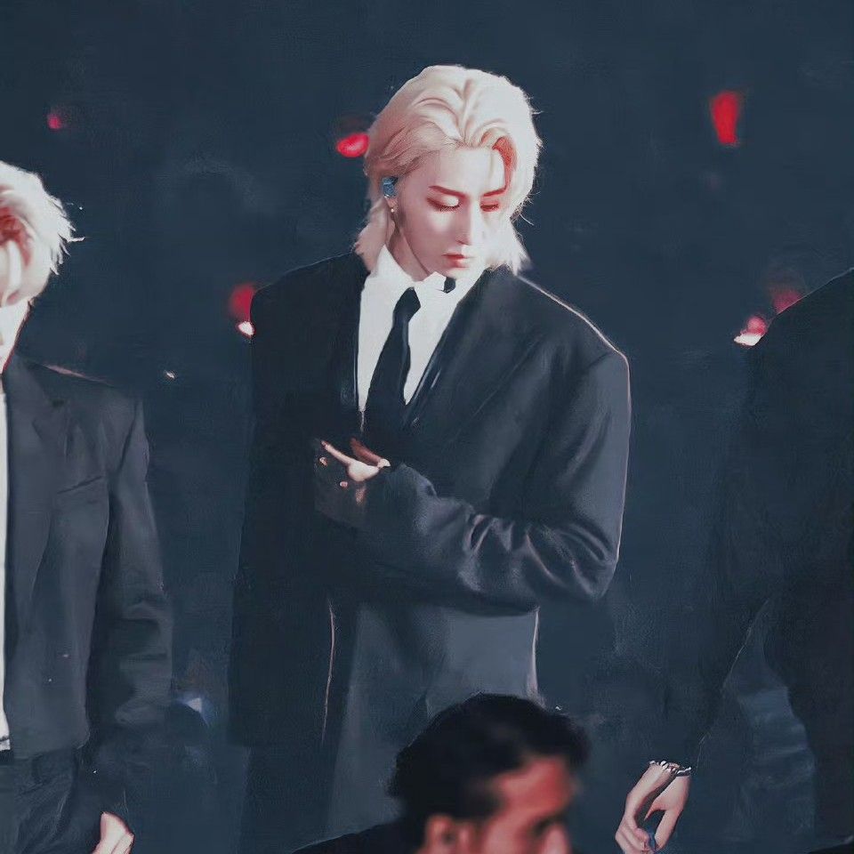 Behind-the-scenes cut of The 8 (SEVENTEEN)