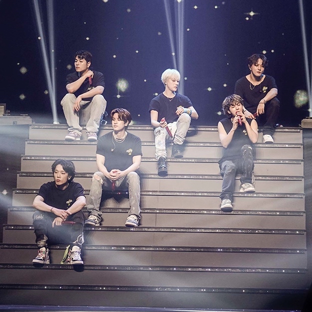 Latest photo of iKON