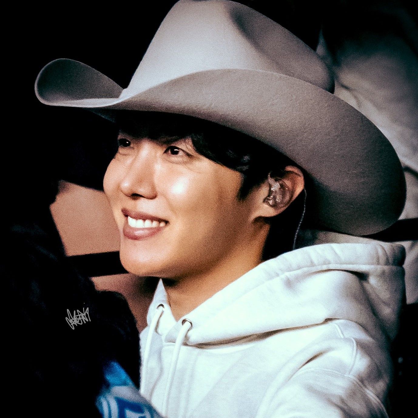 Foto aktivitas terbaru j-hope (BTS)