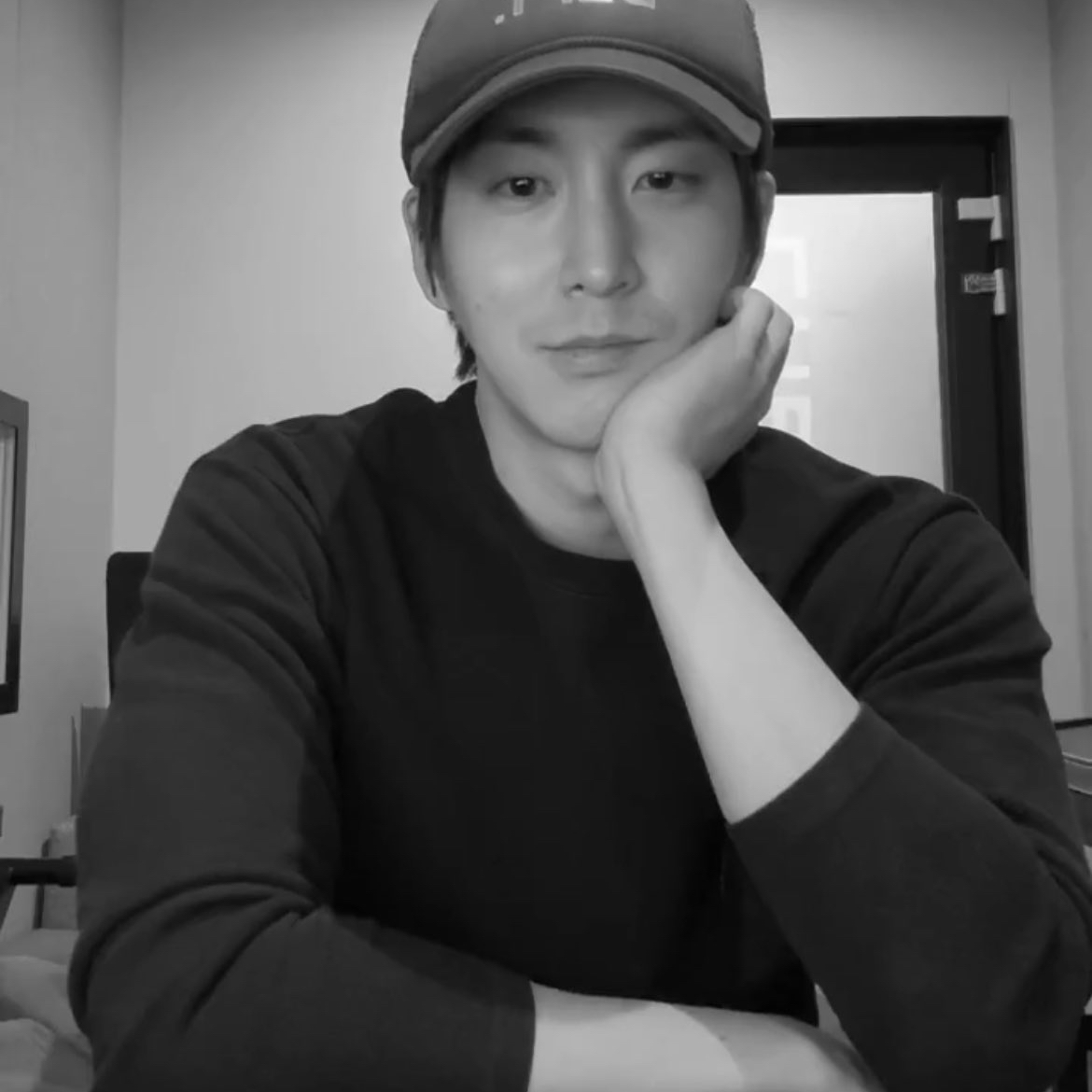 A moment captured by PENTAGON's fan