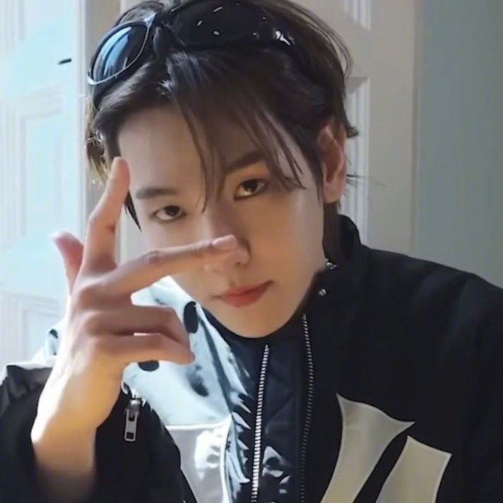 백현 (EXO)의 최신 사진