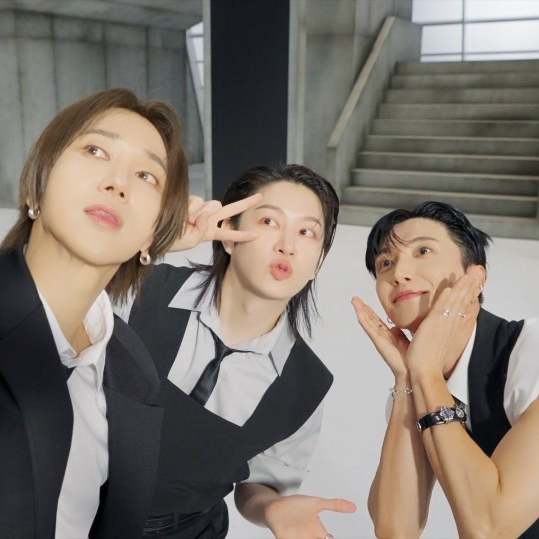 Behind-the-scenes cut of Super Junior