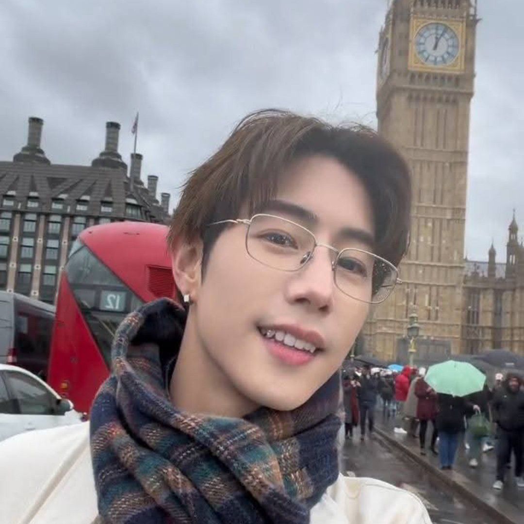 A moment captured by Mark (GOT7)'s fan