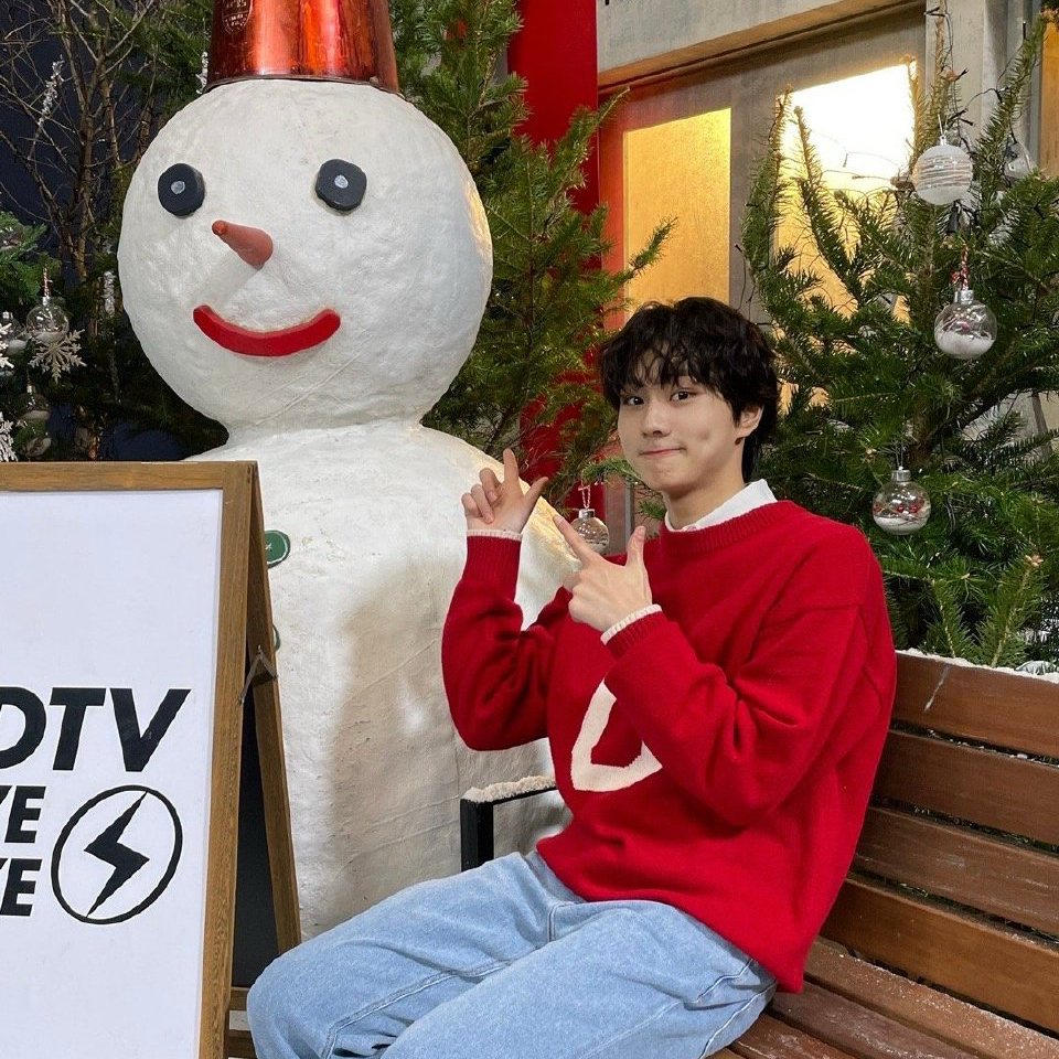 Recent activity shot of Jungwon (ENHYPEN)