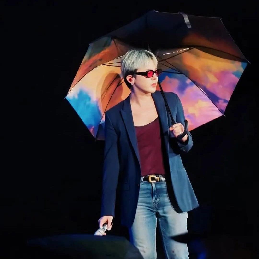 Behind-the-scenes cut of G-DRAGON (BIGBANG)