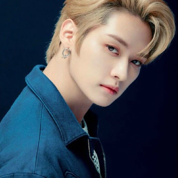 Latest photo of Lee Know (Stray Kids)