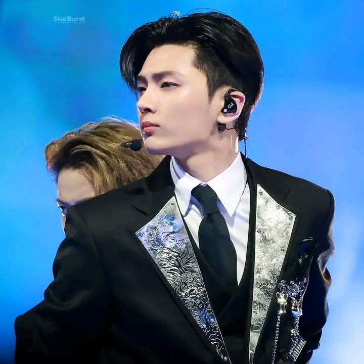 제이 (ENHYPEN)의 비하인드 컷