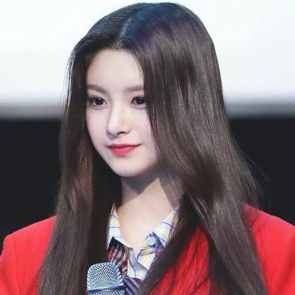 Recent activity shot of Yiren (EVERGLOW)