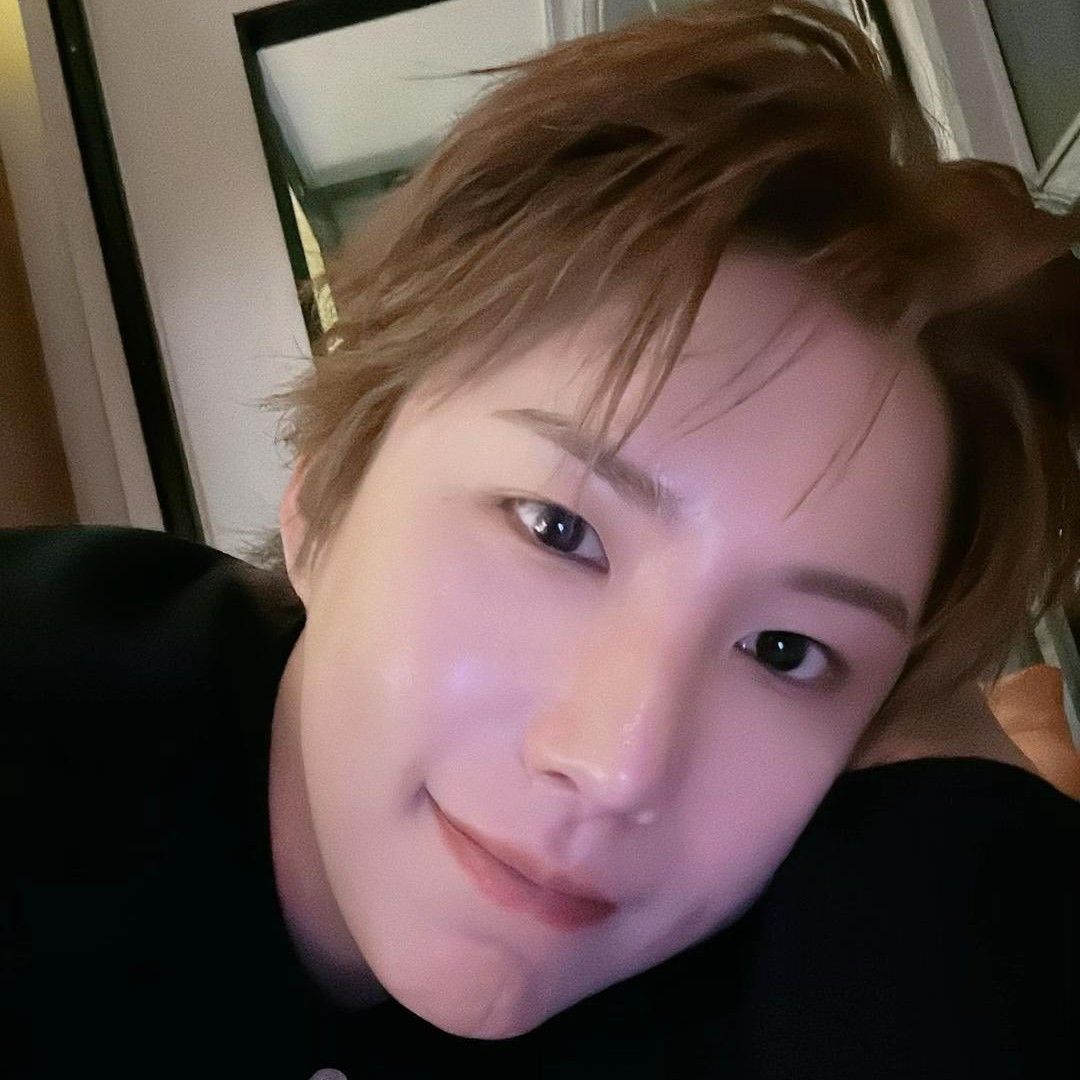 Behind-the-scenes cut of Wow (A.C.E)