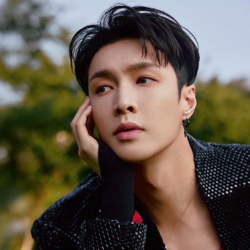 Recent activity shot of Lay (EXO)