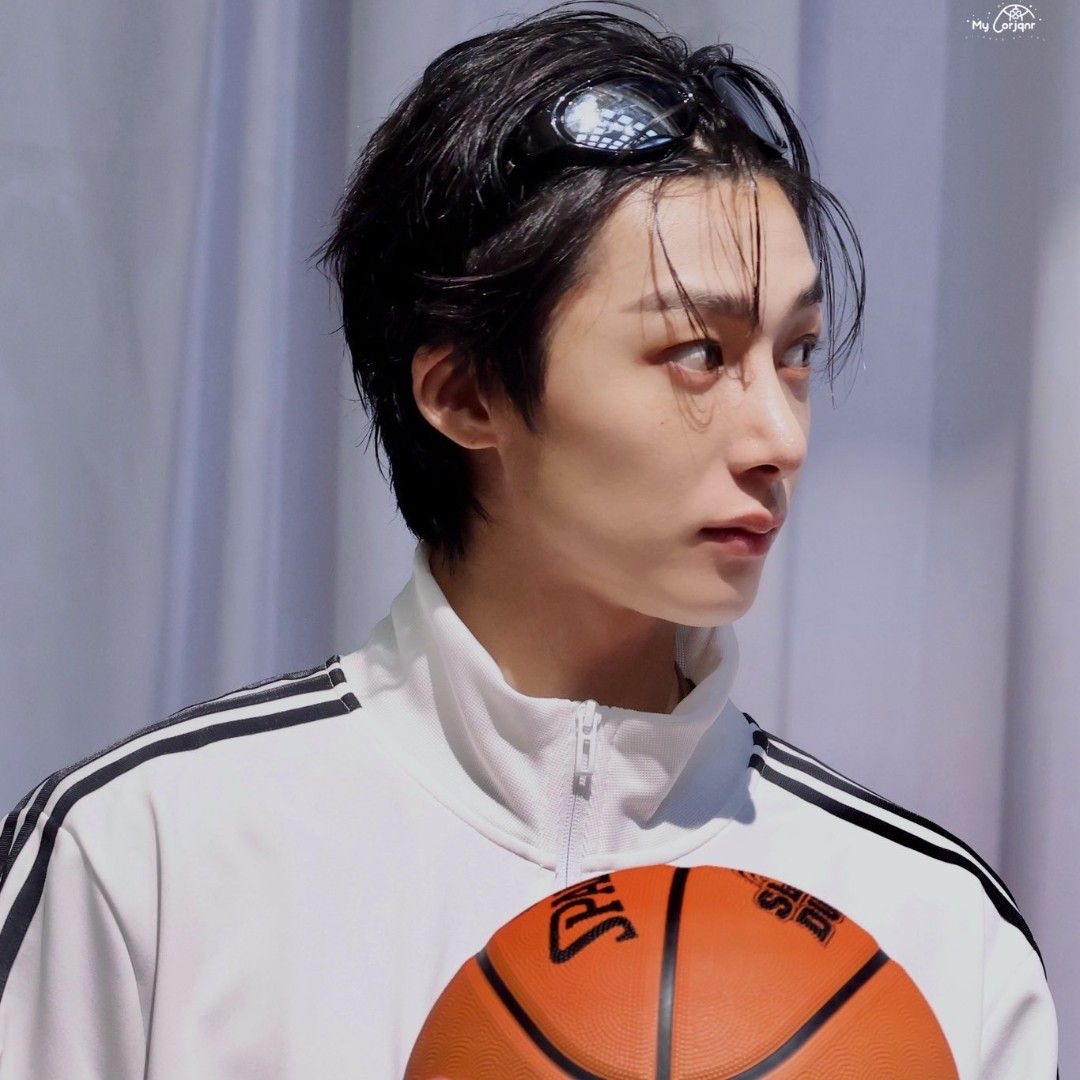 Foto aktivitas terbaru Hyungwon (MONSTA X)