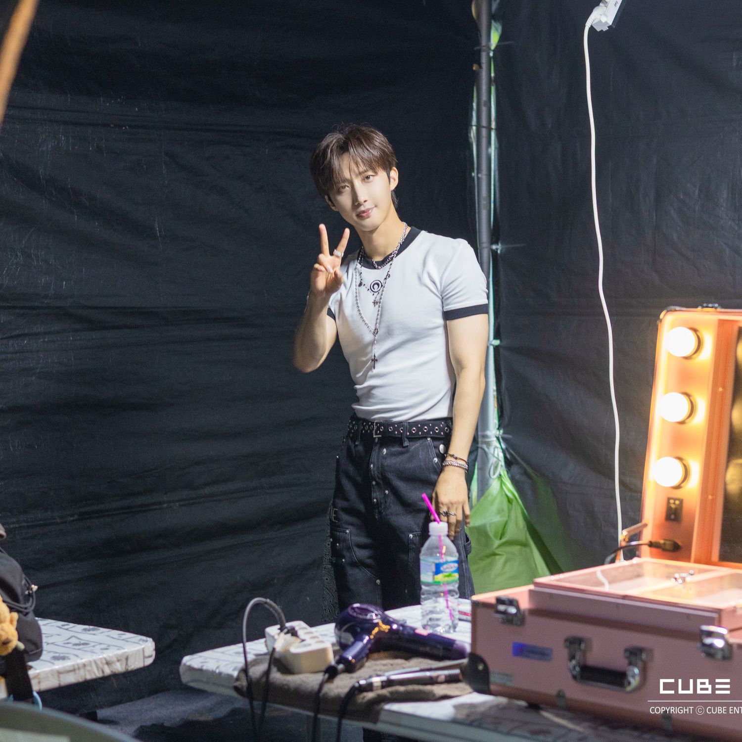 A moment captured by Hui (PENTAGON)'s fan