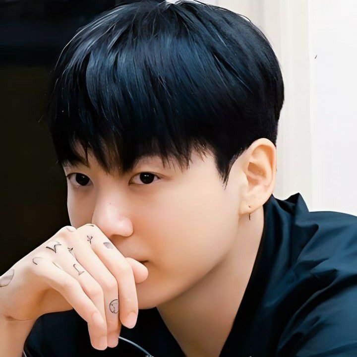 Foto aktivitas terbaru Jungkook (BTS)