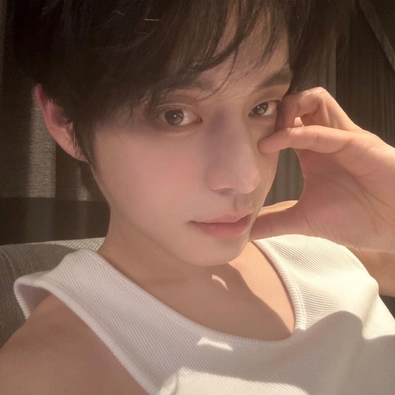 Recent activity shot of Kim Jiwoong (ZEROBASEONE)