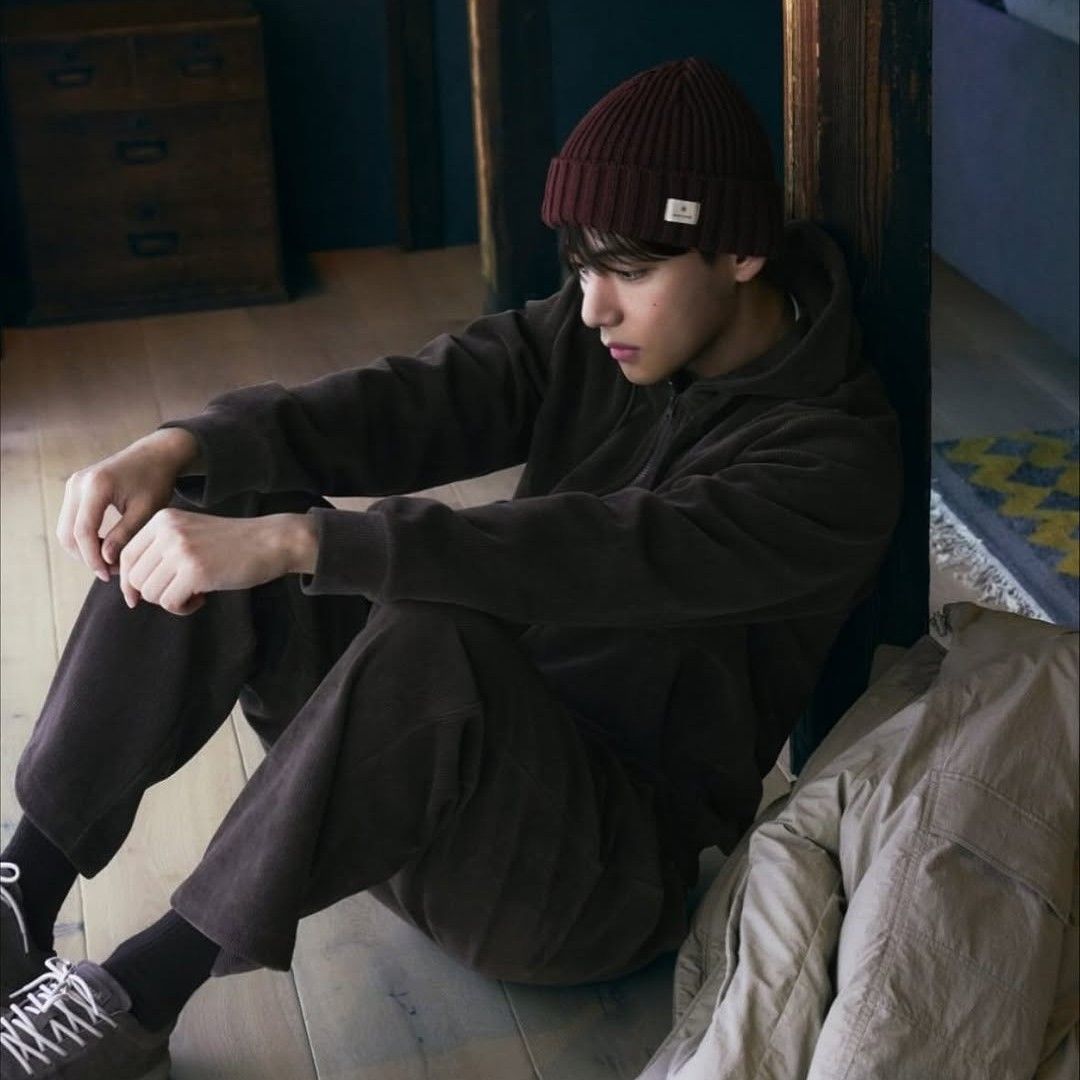 뷔 (방탄소년단)의 최신 사진