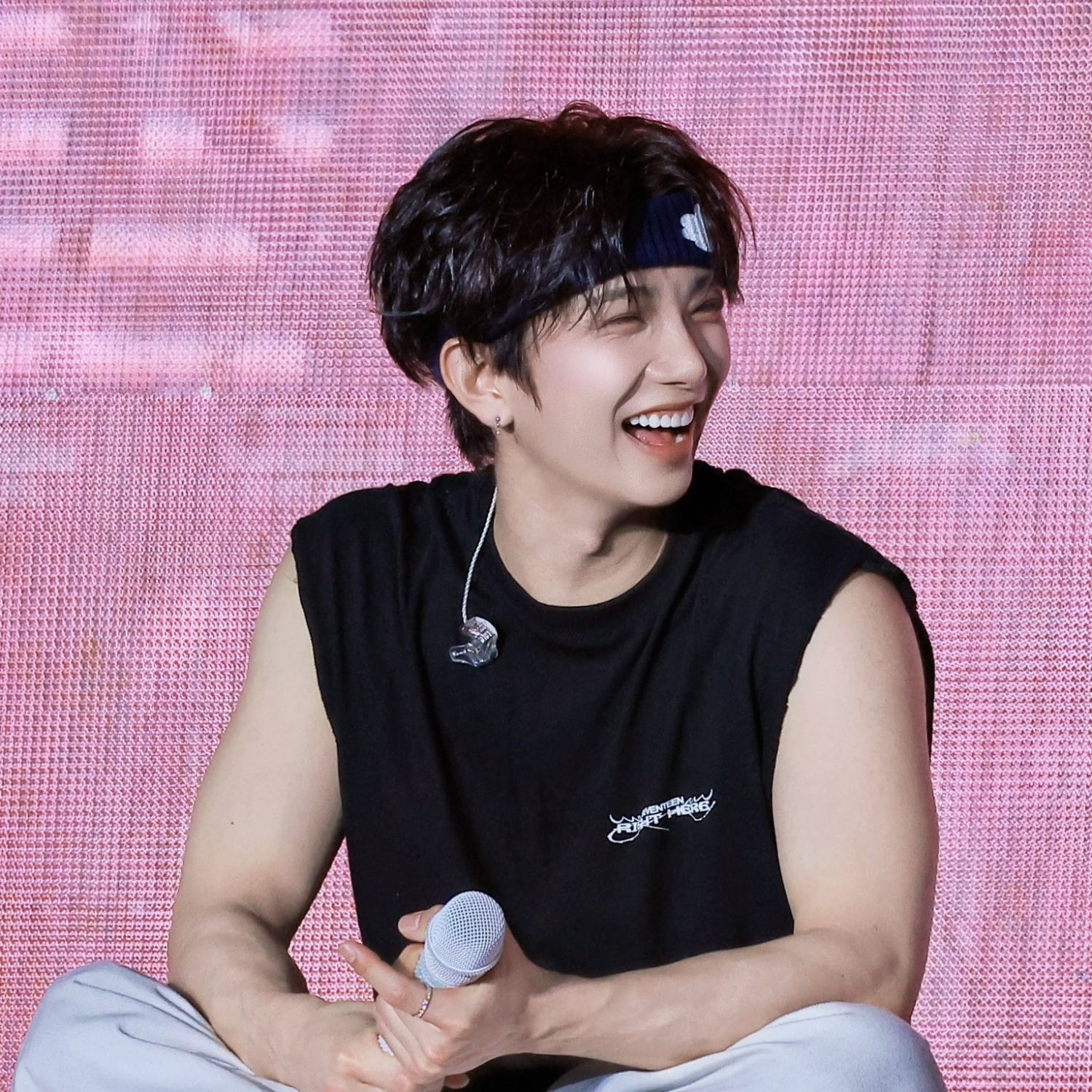 Latest photo of Joshua (SEVENTEEN)