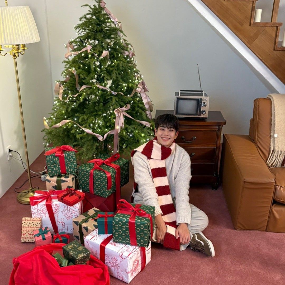 A moment captured by MJ (ASTRO)'s fan