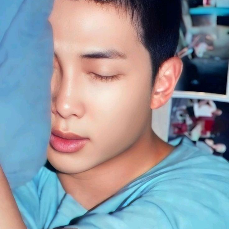 Foto aktivitas terbaru RM (BTS)