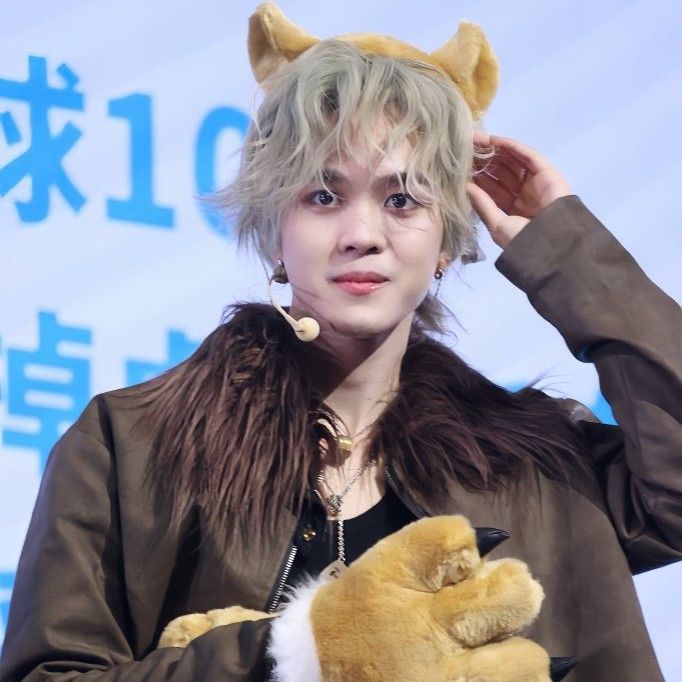 A moment captured by THI-O (NexT1DE)'s fan