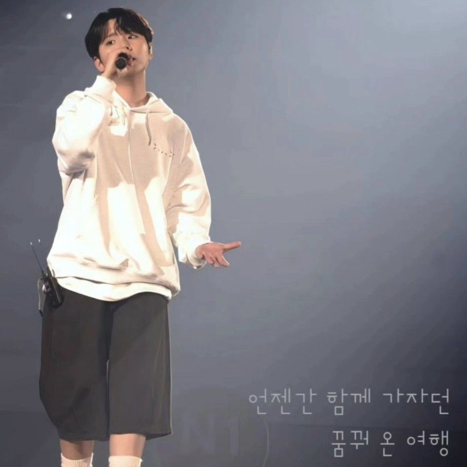 A moment captured by Jung Seunghwan's fan