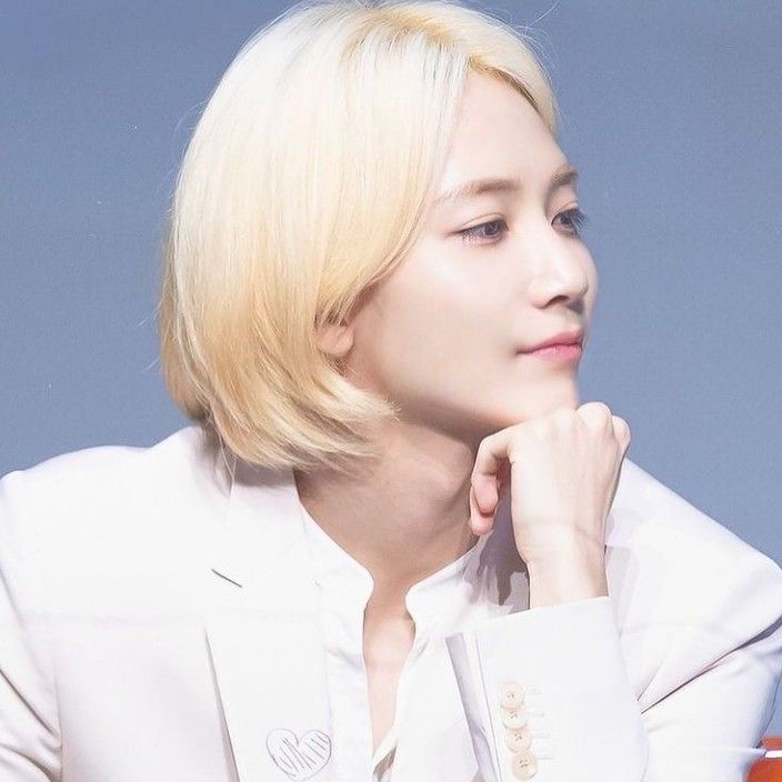 Recent activity shot of Jeonghan (SEVENTEEN)