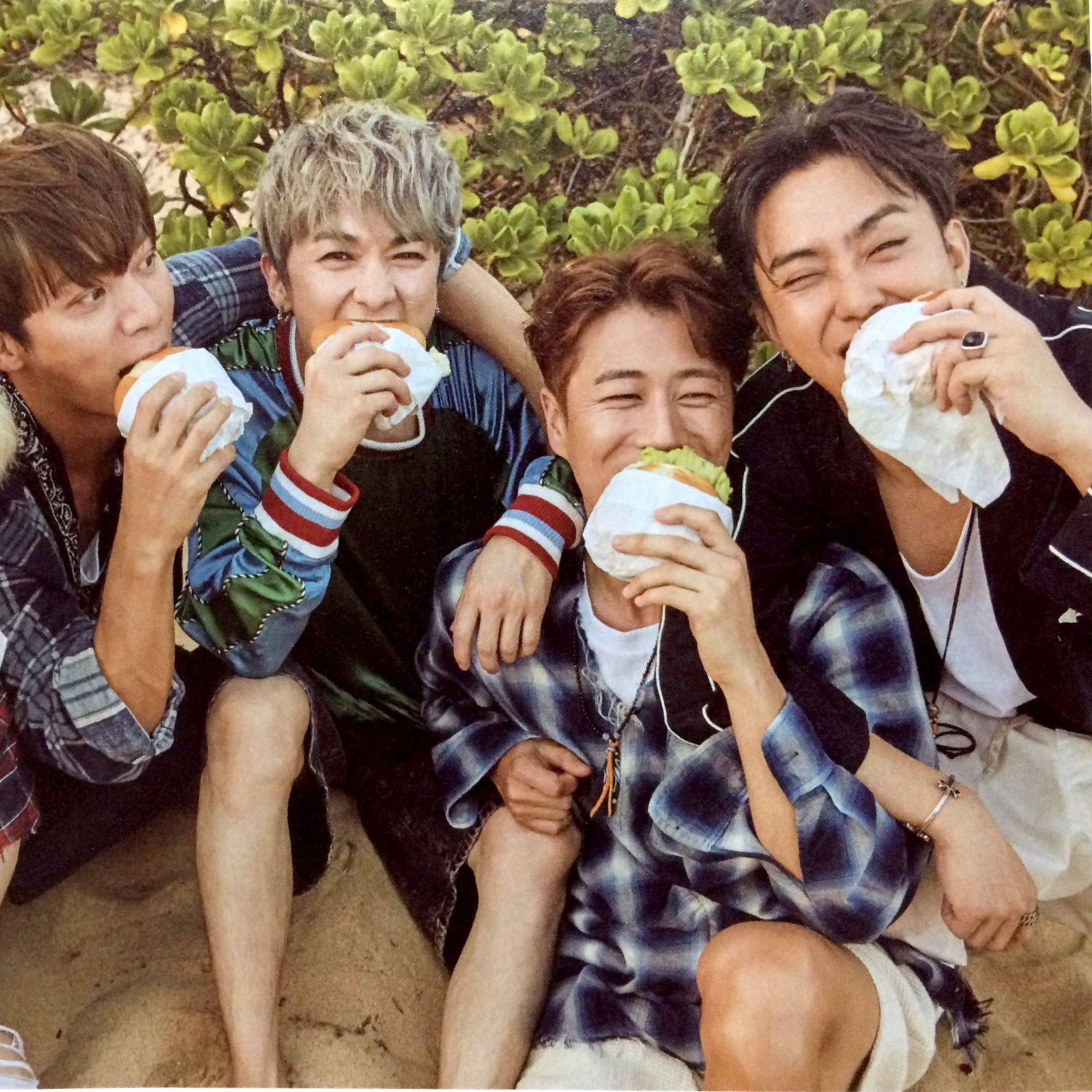 A moment captured by SECHSKIES's fan