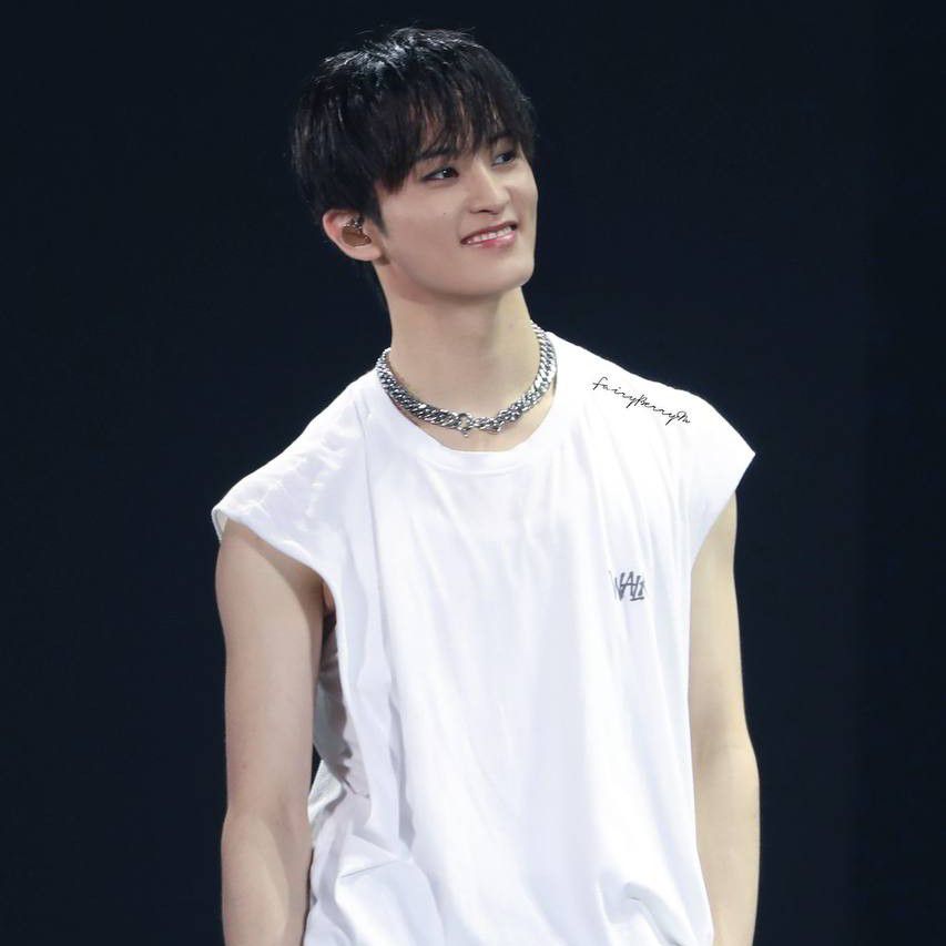 A moment captured by Mark (NCT 127, NCT DREAM)'s fan
