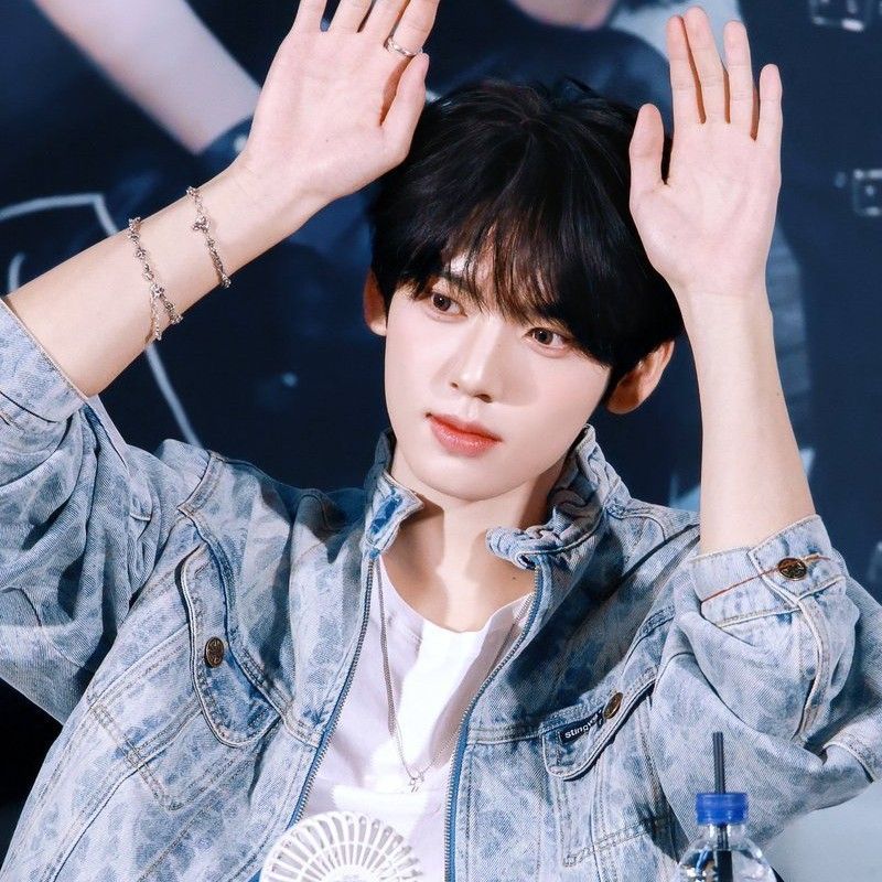 Latest photo of Han Yujin (ZEROBASEONE)