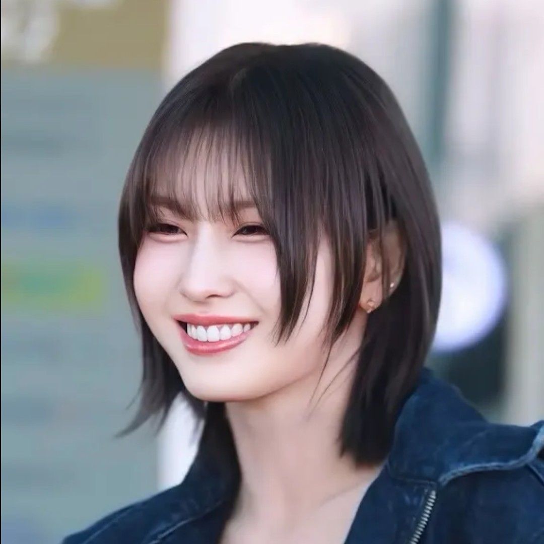 Recent activity shot of Momo (TWICE)