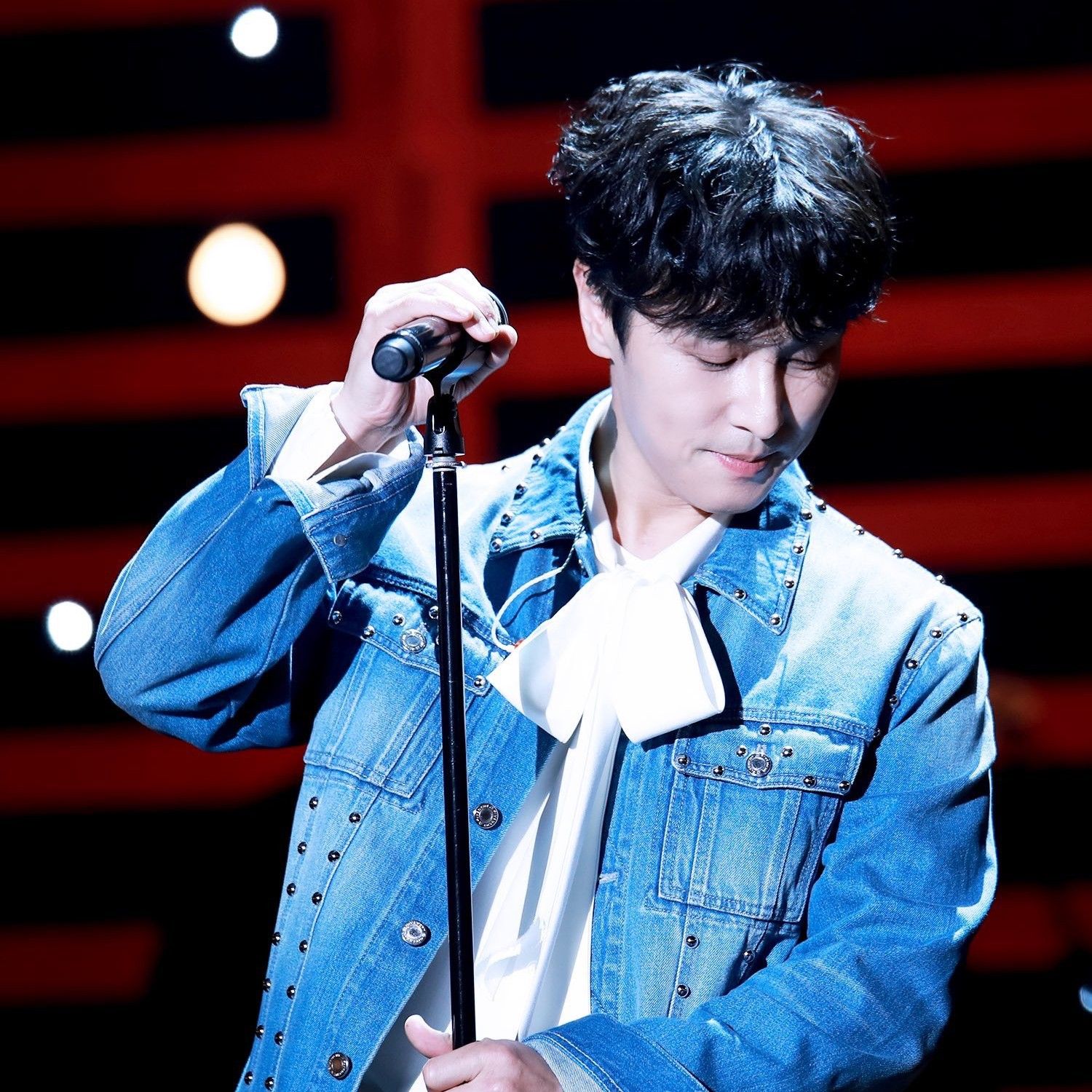 A moment captured by Kim Dongwan (SHINHWA)'s fan