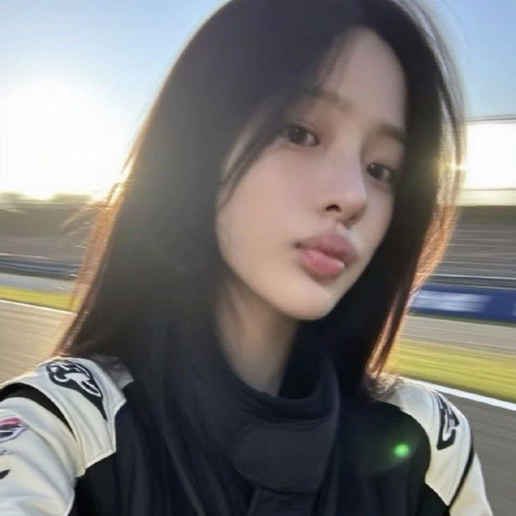 Latest photo of Minji (NewJeans)